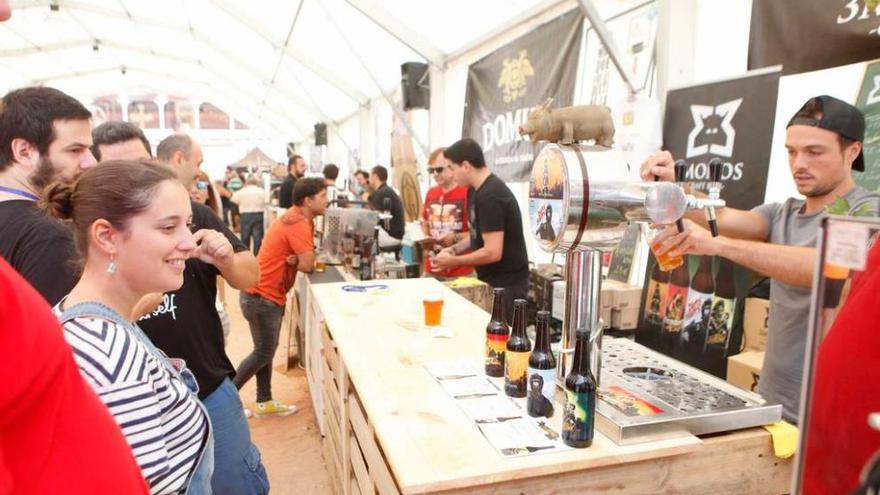 Asistentes al Asturias Beer Festival.