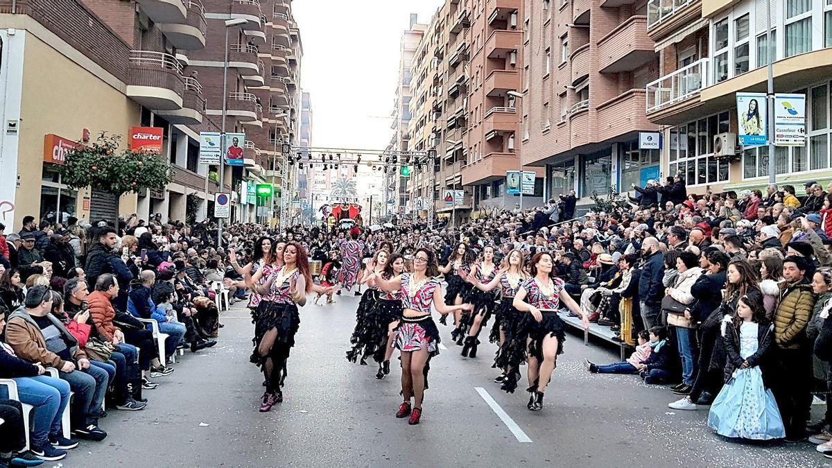 En las jornadas de mañana y el domingo, a partir de las 18.30 horas, tendrán lugar los desfiles más esperados por vecinos y visitantes.