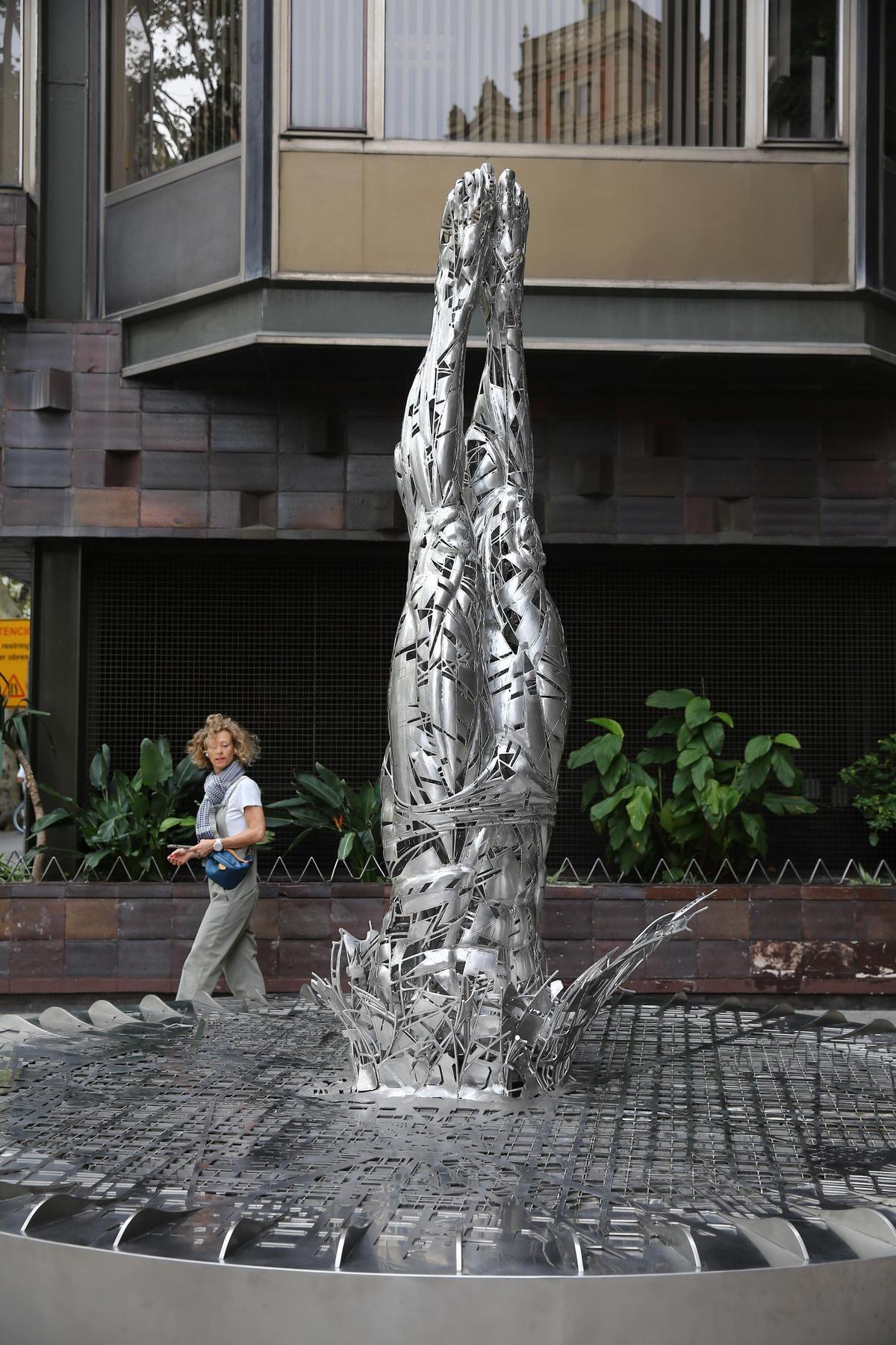 El saltador: nueva escultura en plaza de Urquinaona