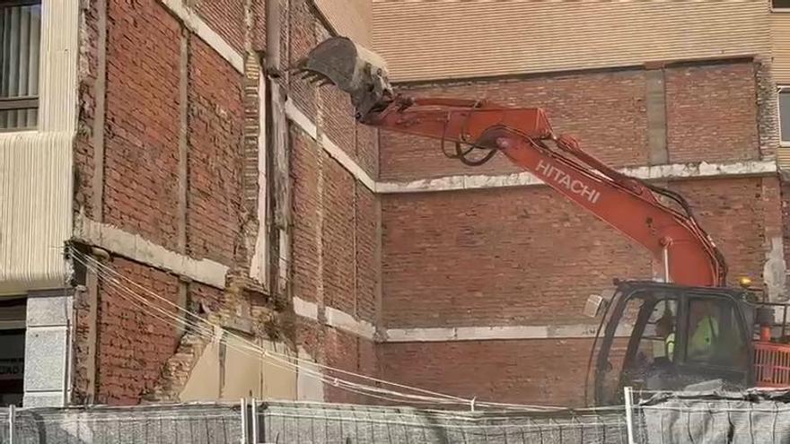 Así está el derribo de la casa de la calle Doctor Cerrada que pertenece a Bankinter