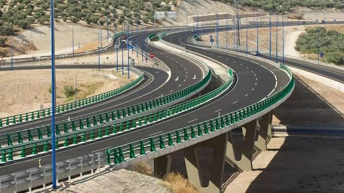 Vista del tramo Lucena-Cabra de la Autovía del Olivar.