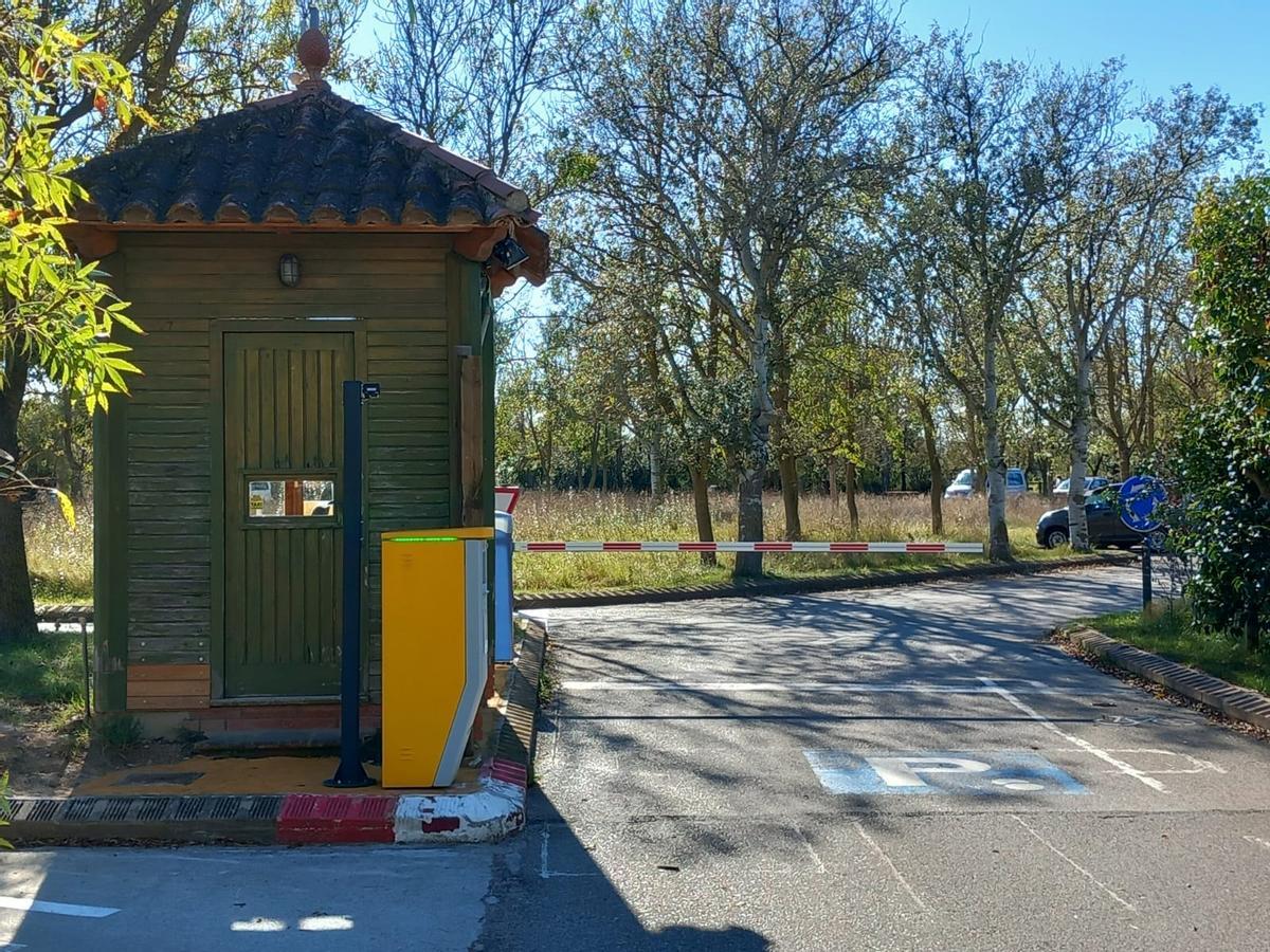 L'entrada de l'aparcament del Cortalet.