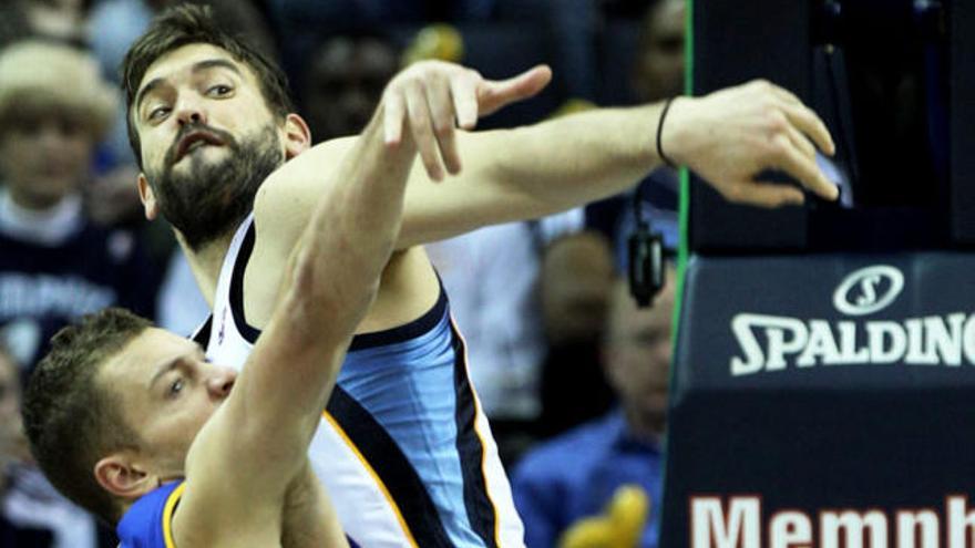 Marc Gasol destaca en la victoria de los Grizzlies sobre los Warriors