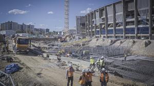 El pòdcast d’EL PERIÓDICO | Treballadors de les obres del Camp Nou denuncien «explotació laboral»