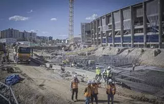Treball investiga irregularidades en una subcontrata de las obras del Camp Nou