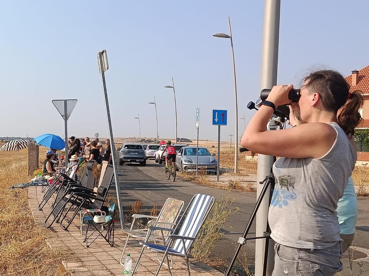 Turistas en Las Dibujas esperan por el eclipse