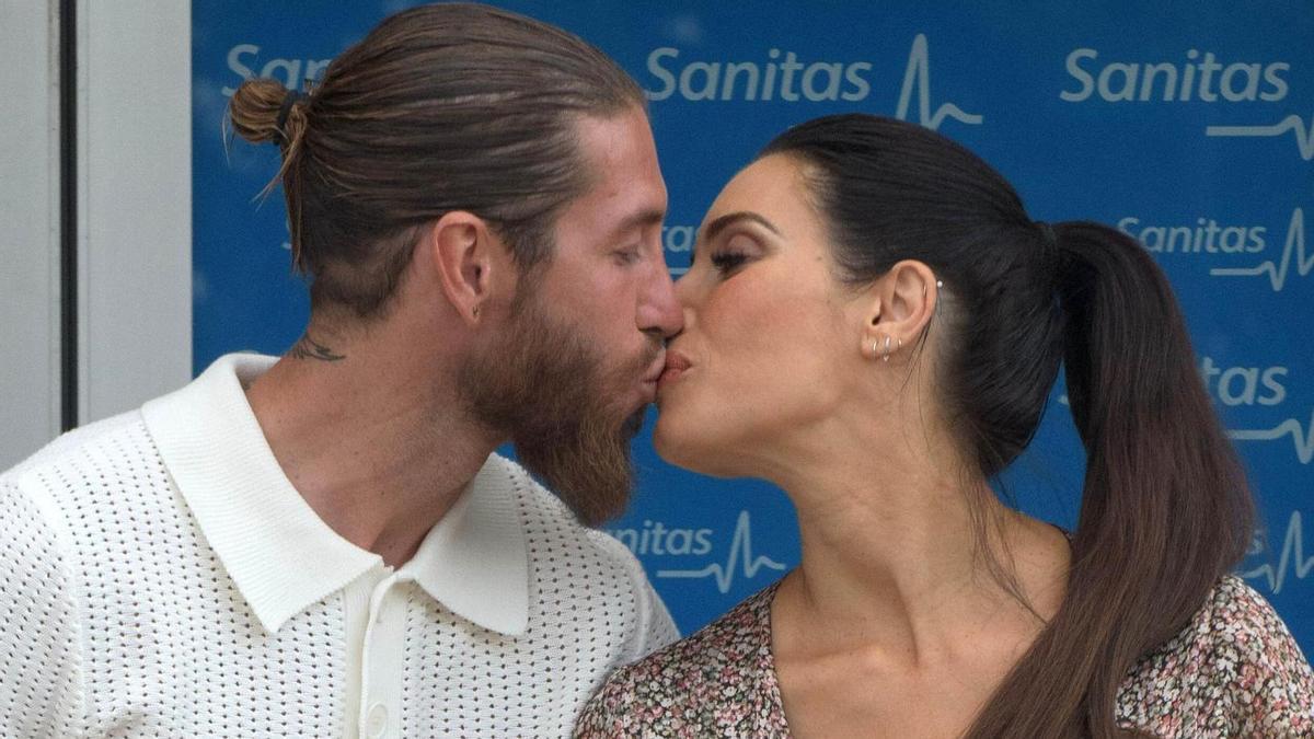 Archivo - Sergio Ramos y Pilar Rubio en la puerta del hospital tras el nacimiento de su último hijo