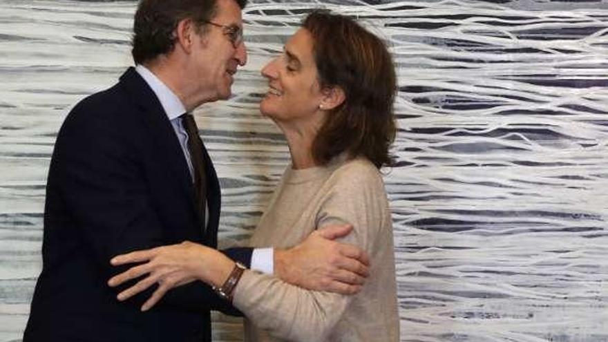 Feijóo y la ministra Teresa Ribera, en una reunión hace un año. // Efe