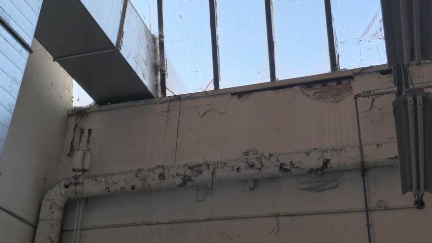 Vecinos de Miralbueno alertan de las "carencias" del instituto: "Tiene goteras y por los tejados se ven apaños"