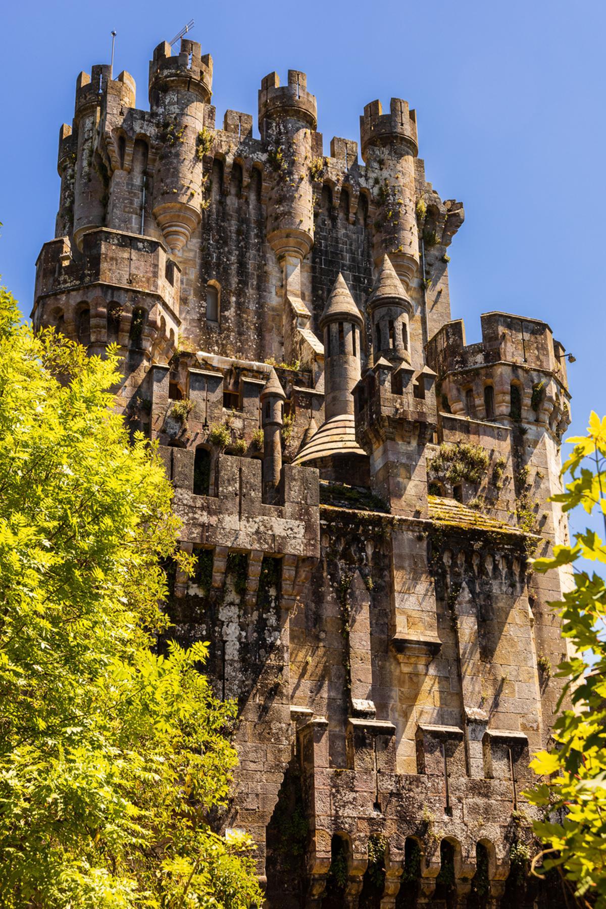 Castillo de Butrón, fortaleza neogótica de origen medieval. Gatica, Bizkaia