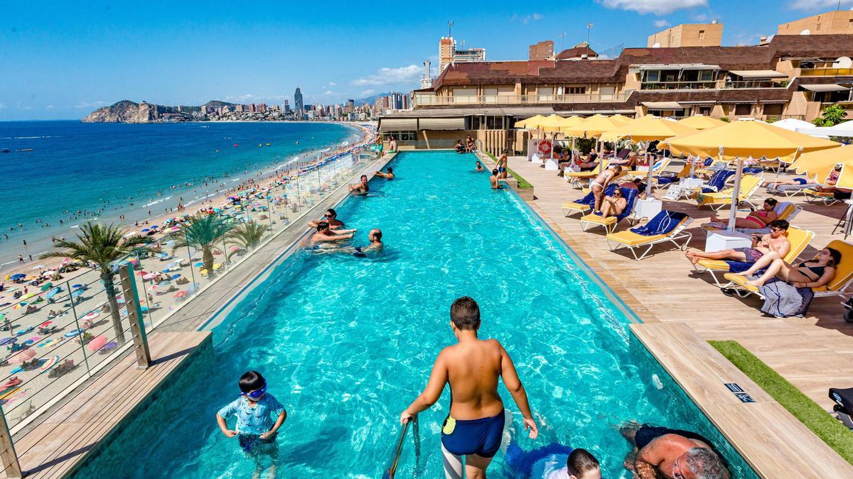 Las próximas elecciones generales van a coger a buena parte de los españoles de vacaciones.