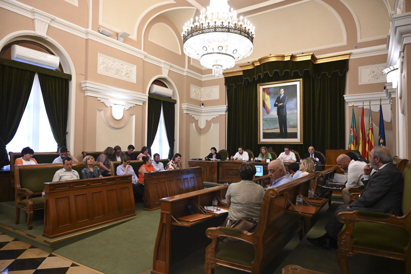 Las emotivas imágenes del último pleno de la legislatura en el Ayuntamiento de Castelló