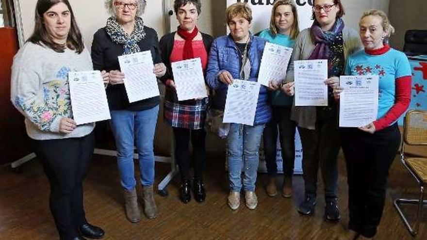 Miembros de Foanpas y otros colectivos con familias afectadas. // M.G.B.