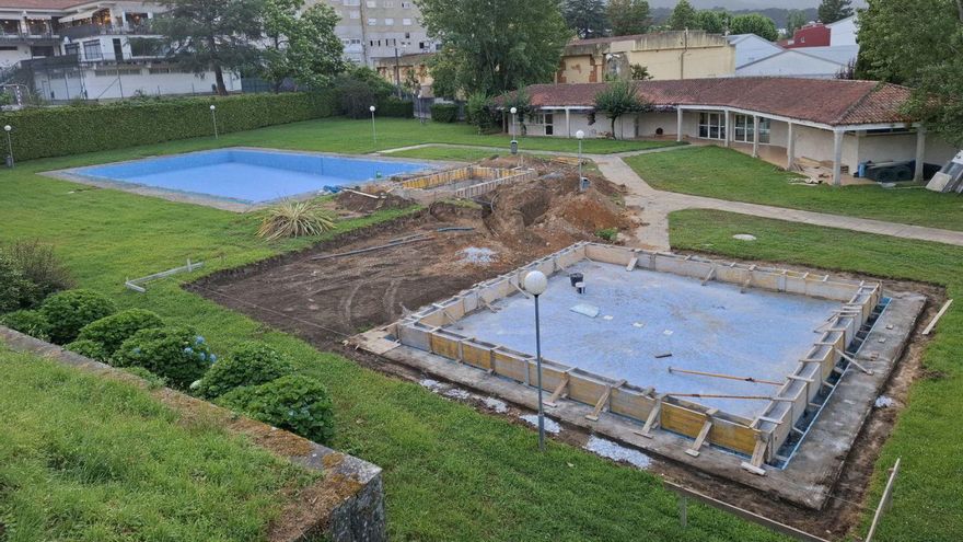 Estado actual de las obras de reforma integral de las piscinas municipales de Tui. | D.P.