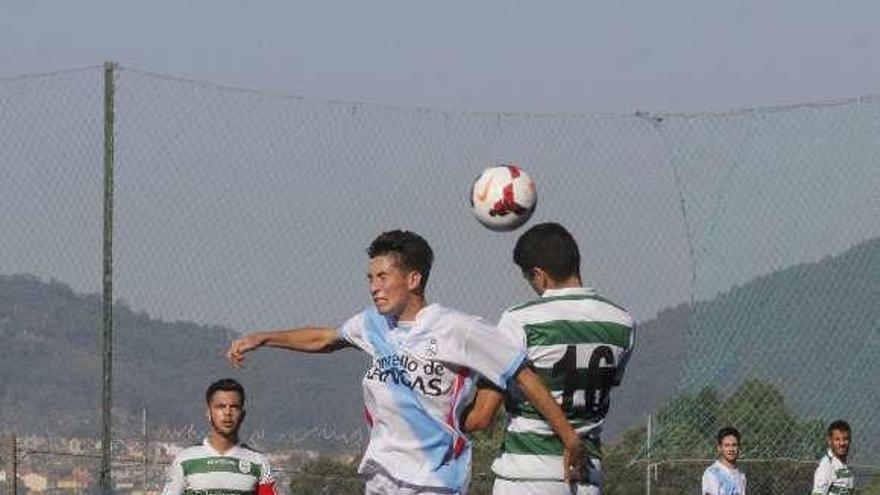 Un encuentro del Cruceiro de esta temporada en casa. // Santos Álvarez