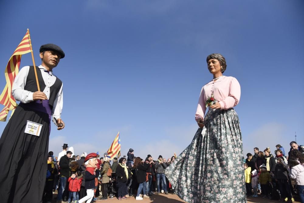 Lledoners s'omple de gegants i gegantons en una trobada inèdita