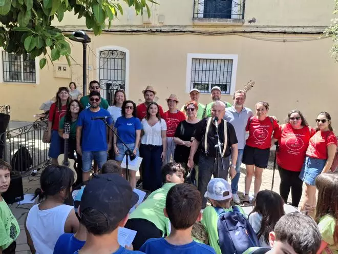 Las imágenes de la primera "trobada escolar" de la Marina Alta "Desafiar-se a fer llata", que ha tenido lugar en Pedreguer