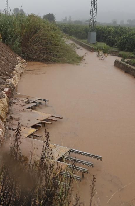 Consecuencias de la tromba de agua caída en Alzira esta pasada madrugada y esta mañana.