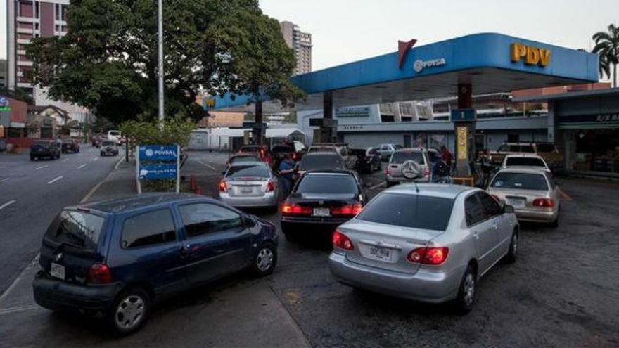 Maduro multiplica por 60 el precio de la gasolina