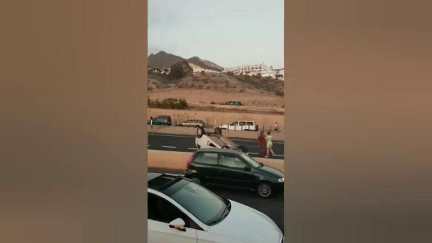 Accidente con 5 heridos en la autopista de Tenerife Sur