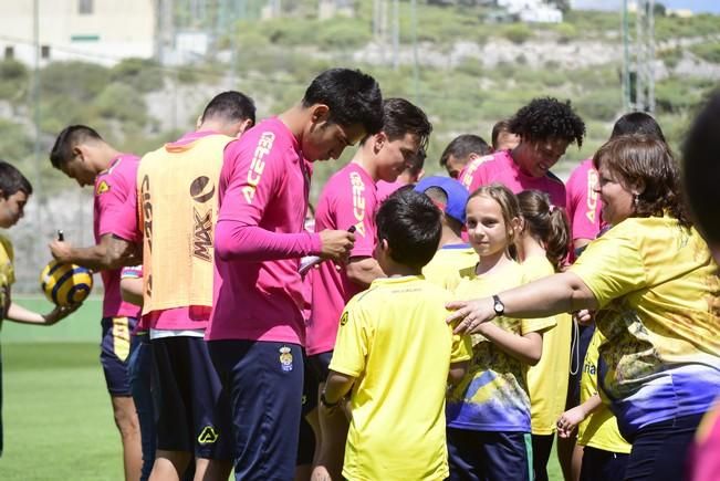 Entrenamiento de la UD Las Palmas en Barranco ...