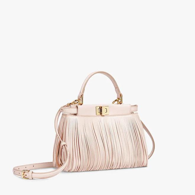 Bolso de piel rosa con flecos 'Peekaboo Iconic Mini', de Fendi