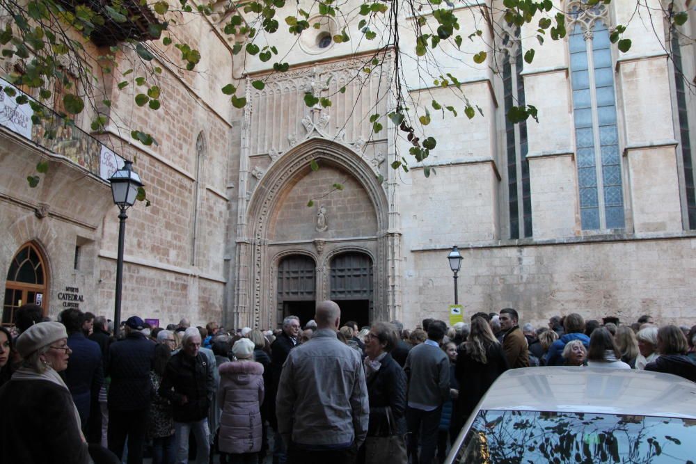 Mehrere tausend Personen kamen an Heiligabend wieder zu den beiden Ausgaben der deutschsprachigen ökumenischen Christvesper in der Kathedrale von Palma de Mallorca, die inzwischen seit 1971 auf Mallorca stattfinden. Die Predigt hielt Pfarrer Andreas Falow.