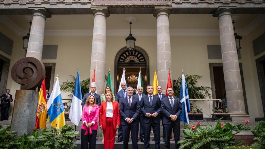 Gobierno y cabildos se dan cinco meses para diseñar el siglo XXI social y económico de Canarias