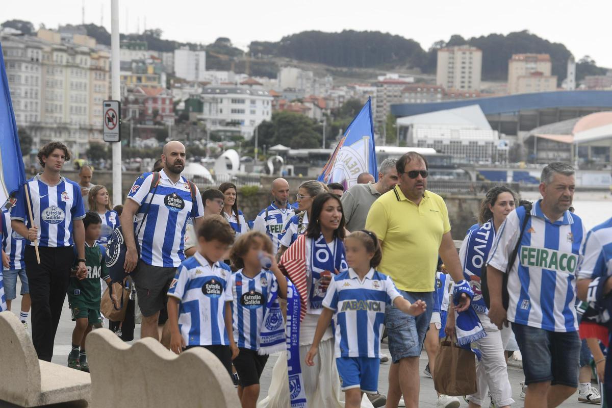 Rodaje del videoclip del himno del Deportivo en el paseo marítimo