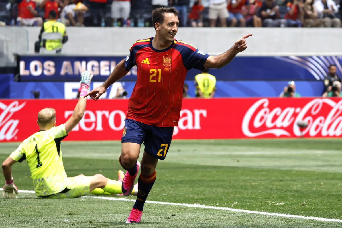 AMDEP7797. LOS ÁNGELES (ESTADOS UNIDOS), 02/07/2026.- Mikel Oyarzabal de España celebra un gol este jueves, en un partido por los dieciseisavos de final del Mundial de la FIFA 2026 entre España y Austria en el estadio SoFi en Los Ángeles (Estados Unidos). EFE/ Lavandeira Jr
