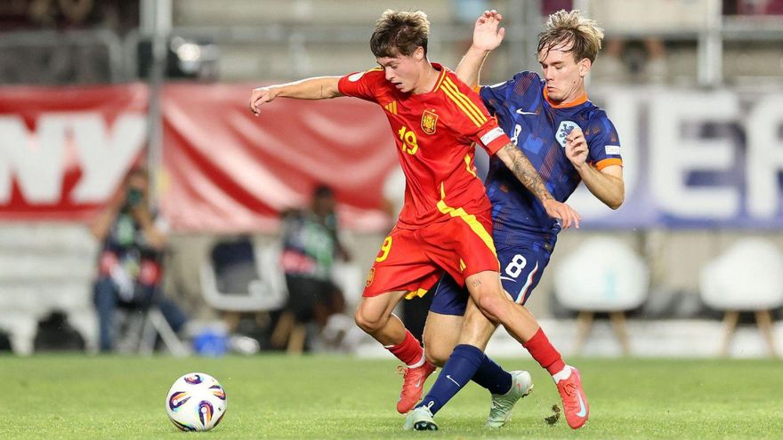 El céltico Óscar Marcos, ayer, en la final del Europeo sub-19 ante Países Bajos. | RFEF