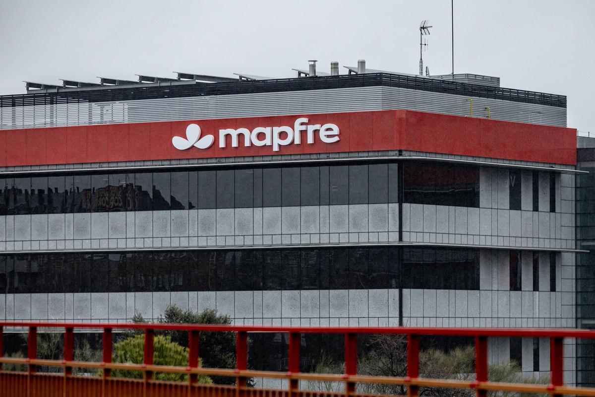 Nueva imagen de Mapfre implantada en las fachadas de las oficinas centrales de la aseguradora en Majadahonda, a 29 de enero de 2026, en Majadahonda, Madrid (España).