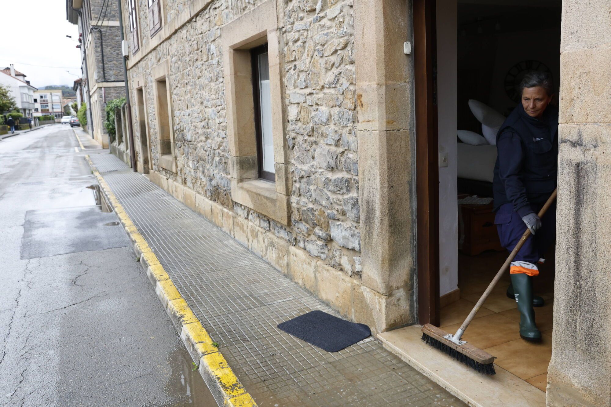 EN IMÁGENES: Caos en Colunga por las inundaciones de esta madrugada