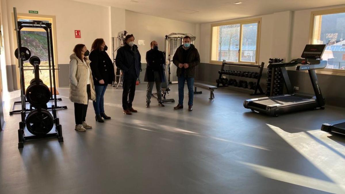 Lete Lasa visitó ayer el nuevo gimnasio municipal.