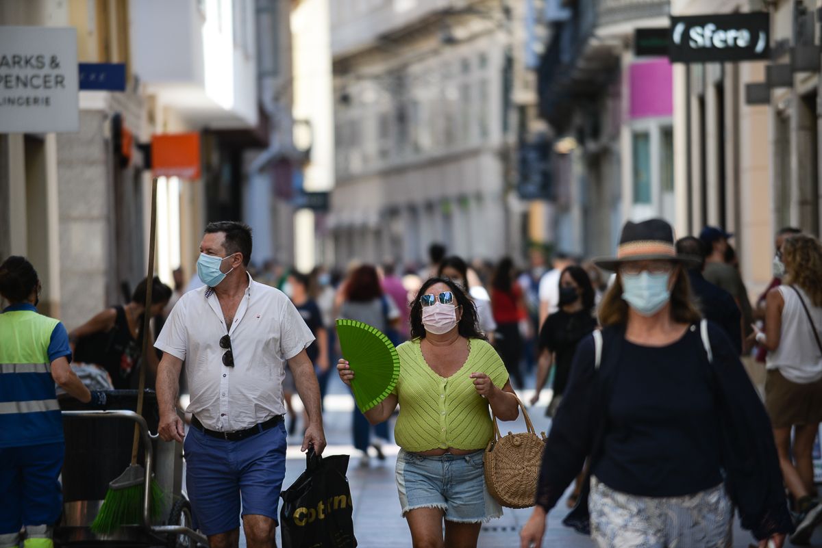 Primer día sin mascarillas en el exterior en Málaga