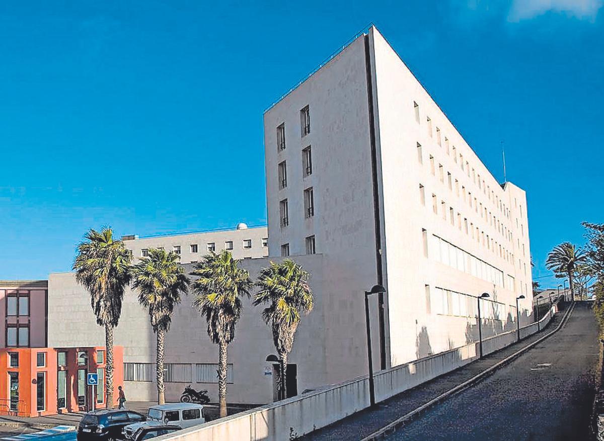 Edificio de las secciones de Física y Matemáticas de la ULL.