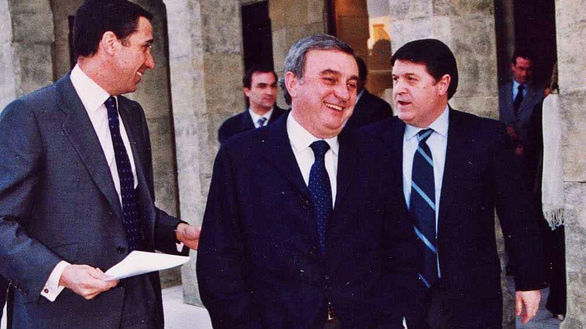 Los expresidentes de la Generalitat, Eduardo Zaplana y José Luis Olivas, junto a Joaquín Barceló.