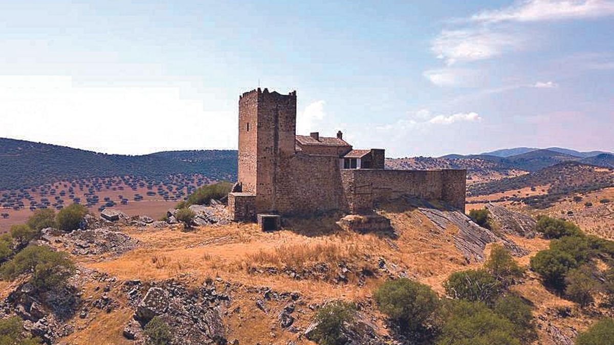 Vista del castillo de Madorñiz, situado en el término del El Viso.