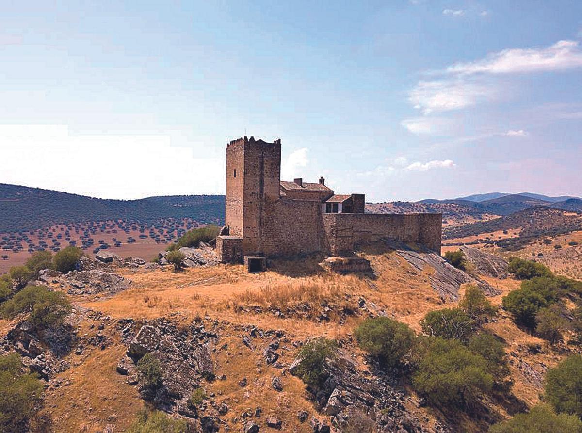 Vista del castillo de Madorñiz, situado en el término del El Viso.