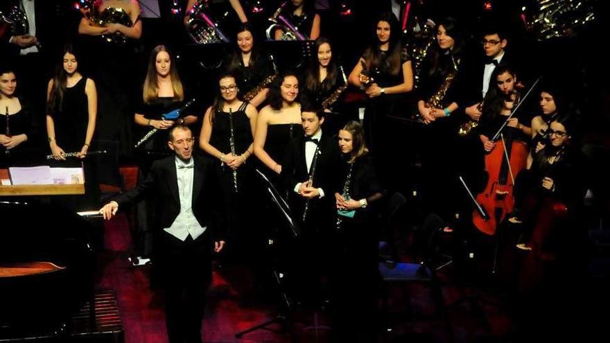 La banda de Vilagarcía dedicó su concierto de Fin de Año a Johan Strauss. // Iñaki Abella