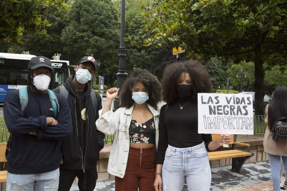 Concentración antirracista en Oviedo