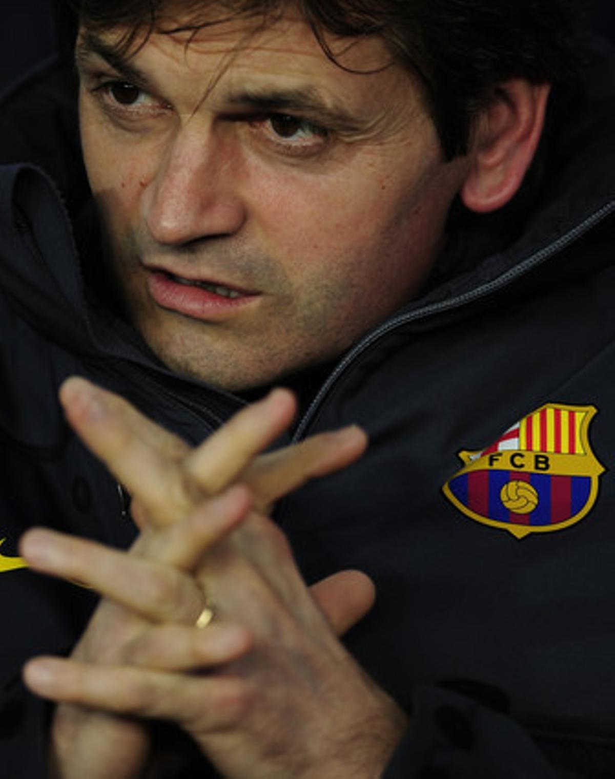 El segundo entrenador del Barcelona y sucesor de Guardiola en el banquillo azulgrana la próxima temporada, Tito Vilanova, durante el partido en el Camp Nou.