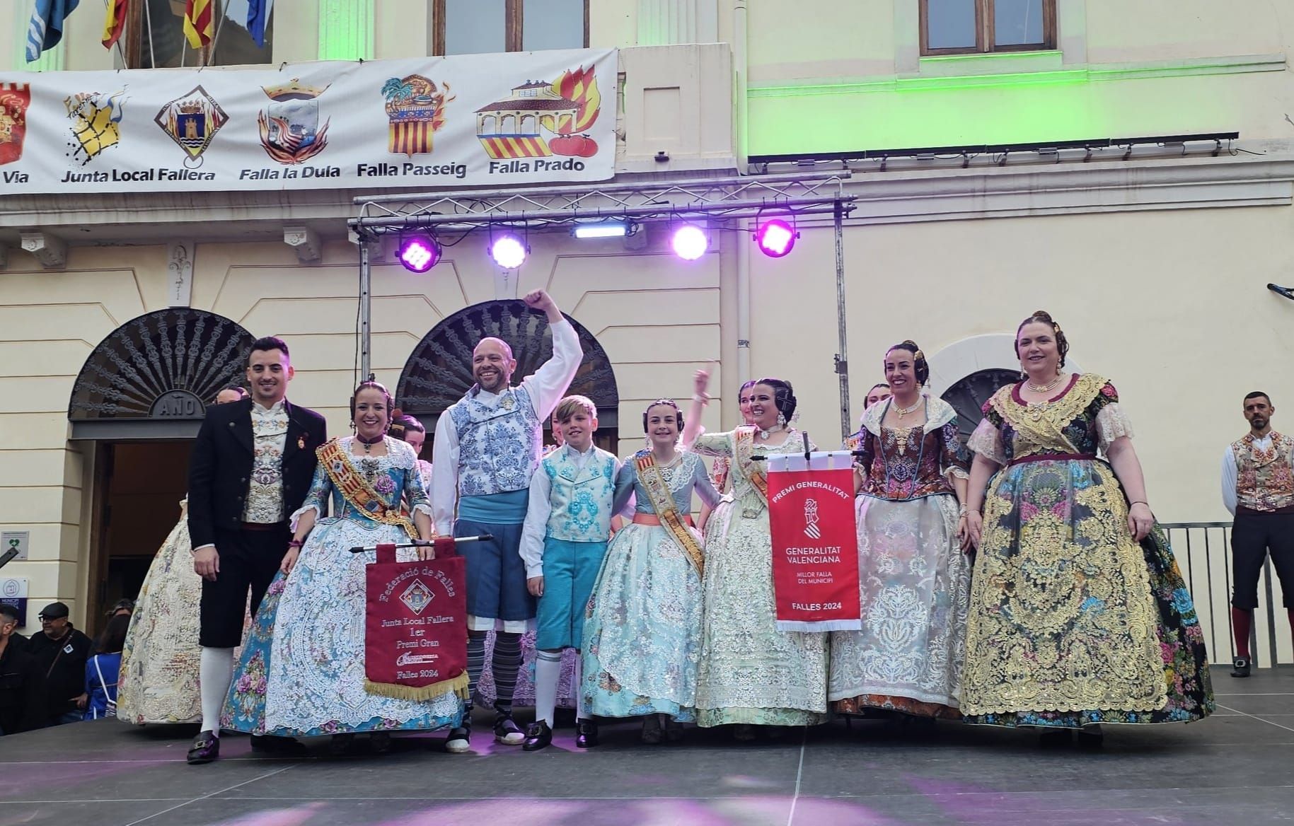 Las imágenes de la entrega de premios de las Fallas de Tavernes de la Valldigna