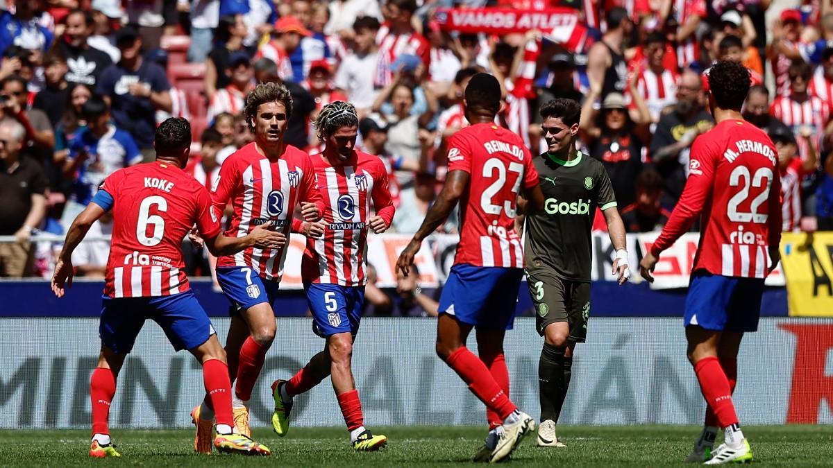 Los jugadores del Atlético en el Metropolitano ante el Girona