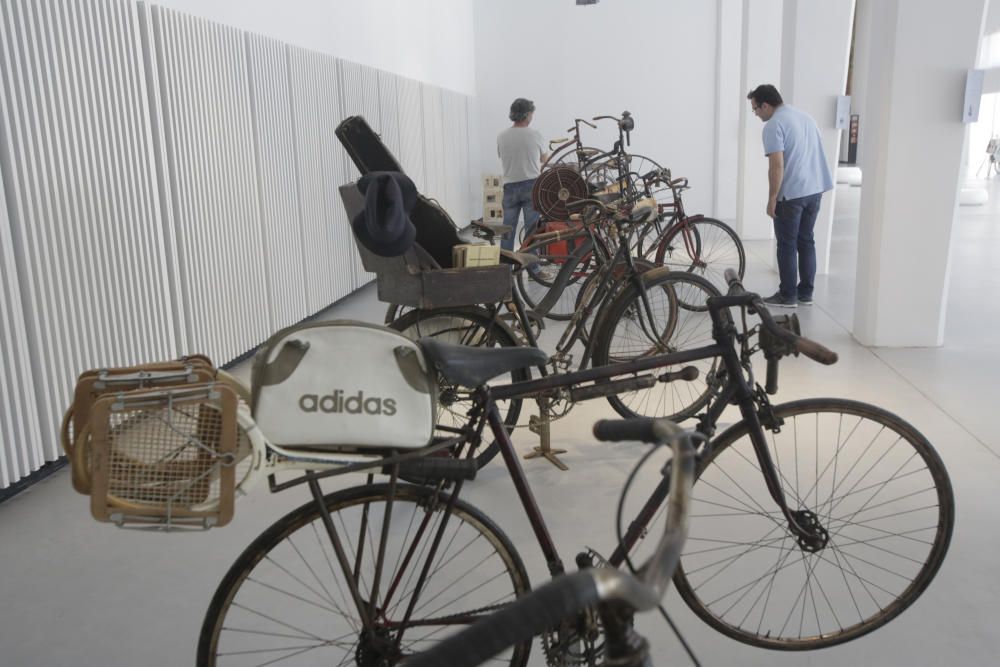 Exposición de bicicletas en la antigua estación de