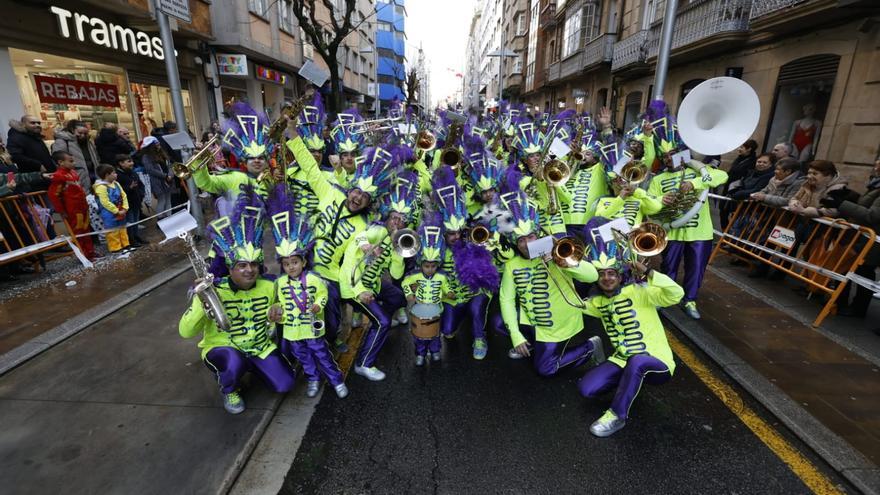 El desfile de Carnaval vence a la lluvia