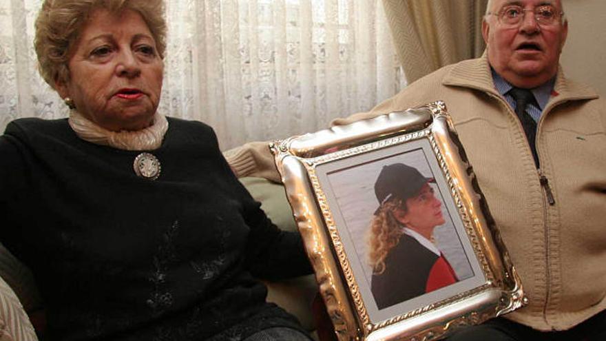 Los padres de Raquel Bosquet, una de las cinco víctimas mortales del accidente en O Salnés en 2006.