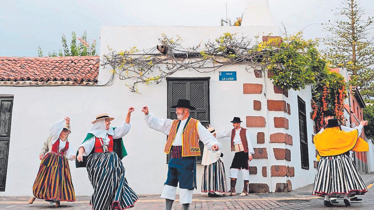 Imagen tradicional en el casco de Arona.