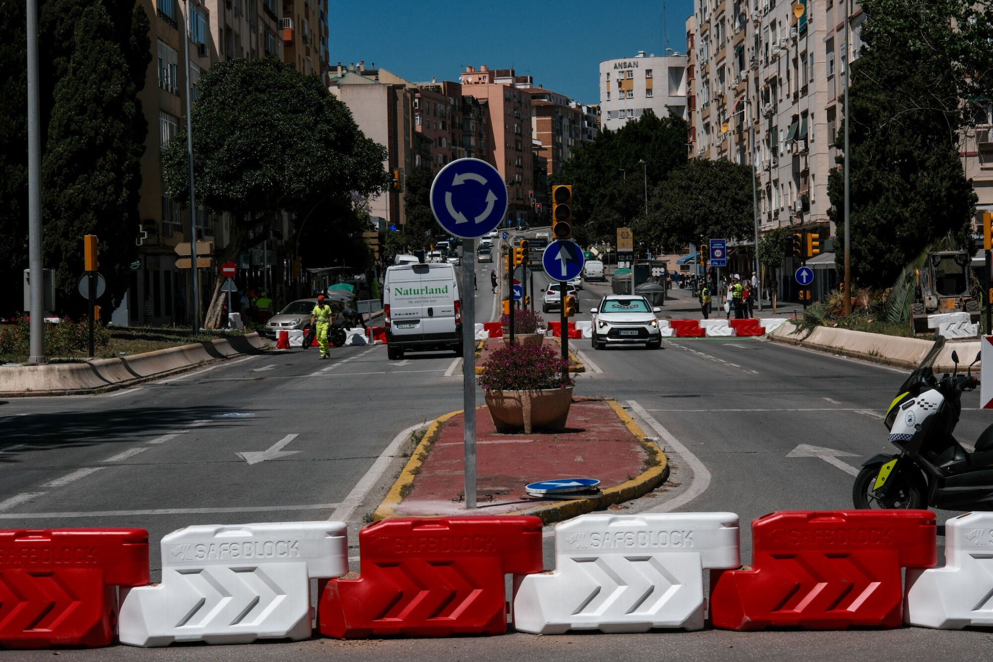 Cortes de tráfico por las obras del metro de Málaga para la prolongación de la  Línea 2, a la altura de la plaza Aparejador Bermúdez
