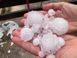 Descomunal granizada en la Monzona